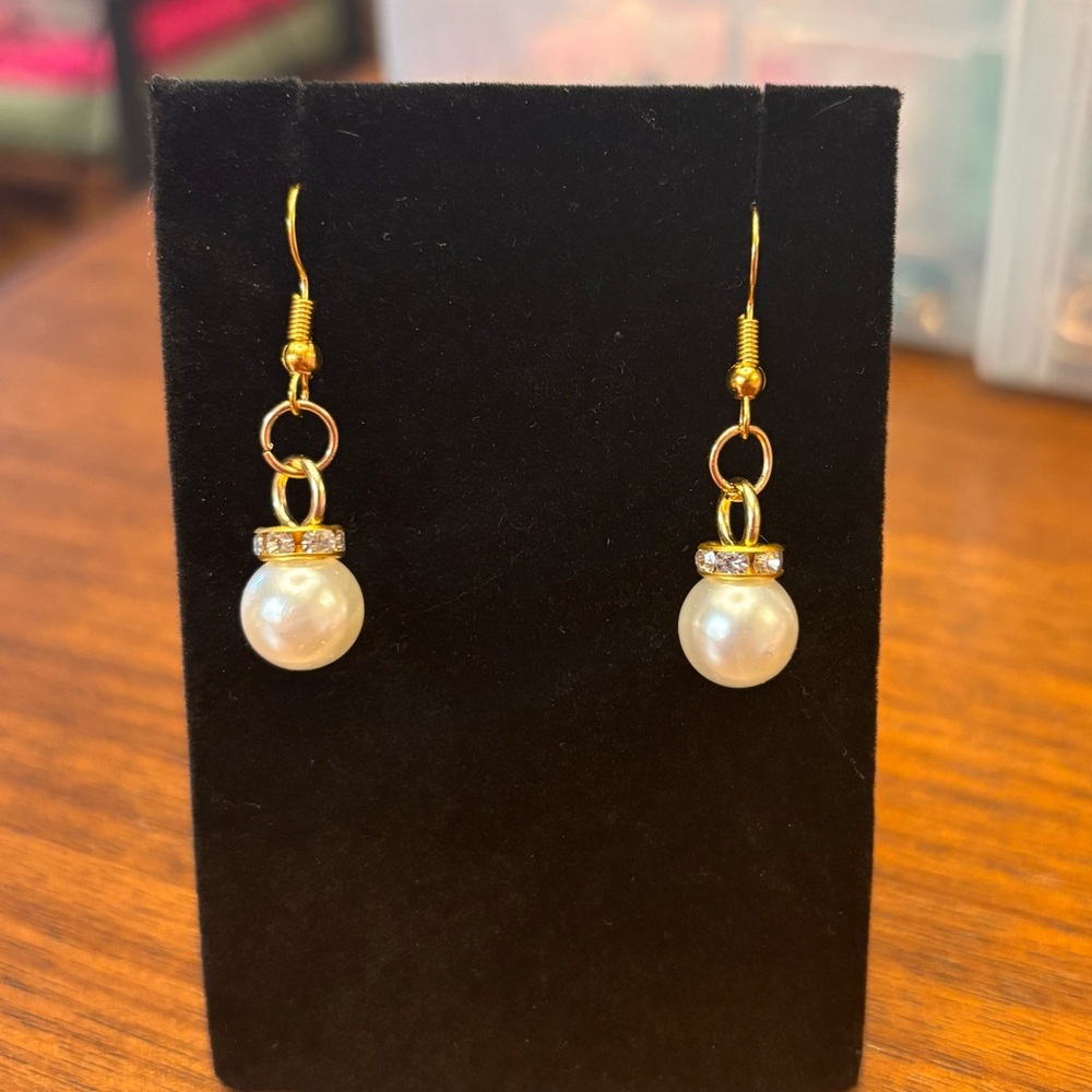 New Gold tone bling topped Pearl Dangle Earrings